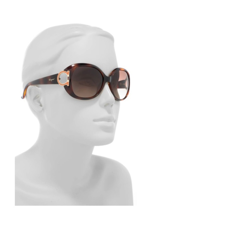 Ferragamo sunnies in excellent condition